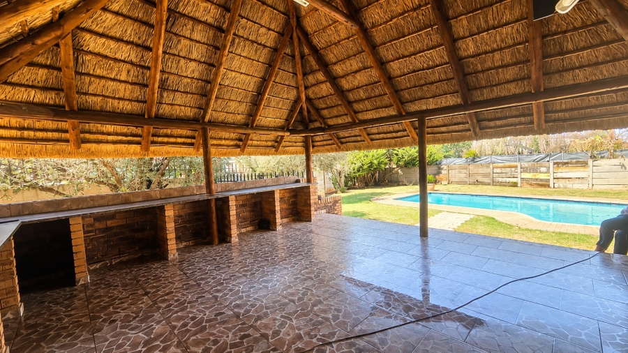 6 Bedroom Property for Sale in Flamwood North West